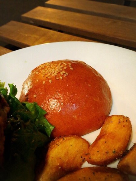 『BURGERS CAFE GRILL FUKUYOSHI』（バーガーズ カフェ グリル フクシマ）のハンバーガー