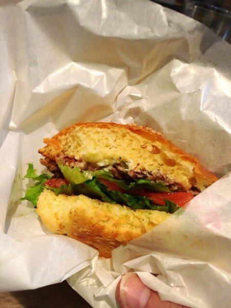 『BURGERS CAFE GRILL FUKUYOSHI』（バーガーズ カフェ グリル フクシマ）のハンバーガー