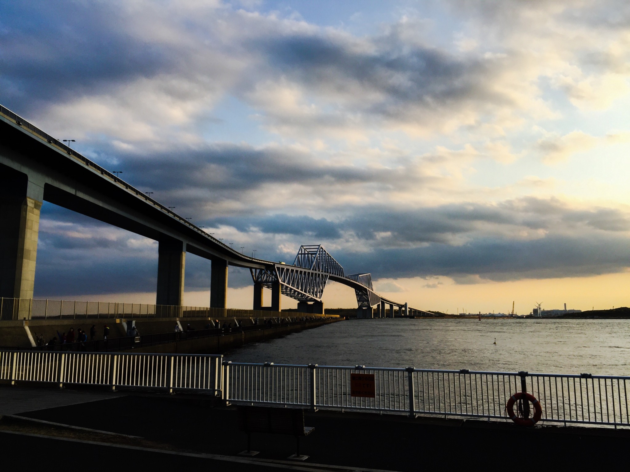 東京ゲートブリッジが見える夕焼け